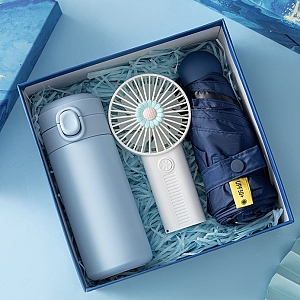 Set quà tặng gồm bình nước, quạt mini và ô dù chống nắng/ xà phòng