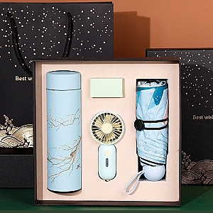 Set quà tặng gồm bình nước giữ nhiệt, dù cầm tay và quạt mini tích điện